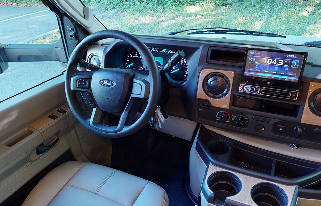 Class C Motorhome-XLarge (C-XLarge), , hi-res image number 17